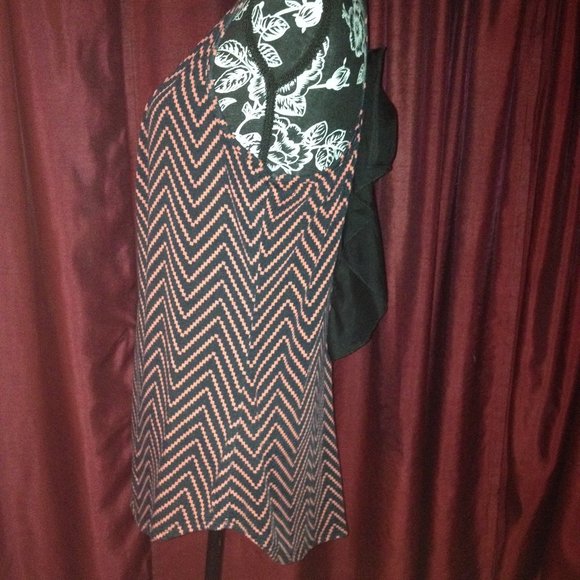 Free Kisses Red/Black Striped Tank w/Bow Detail - Picture 10 of 13